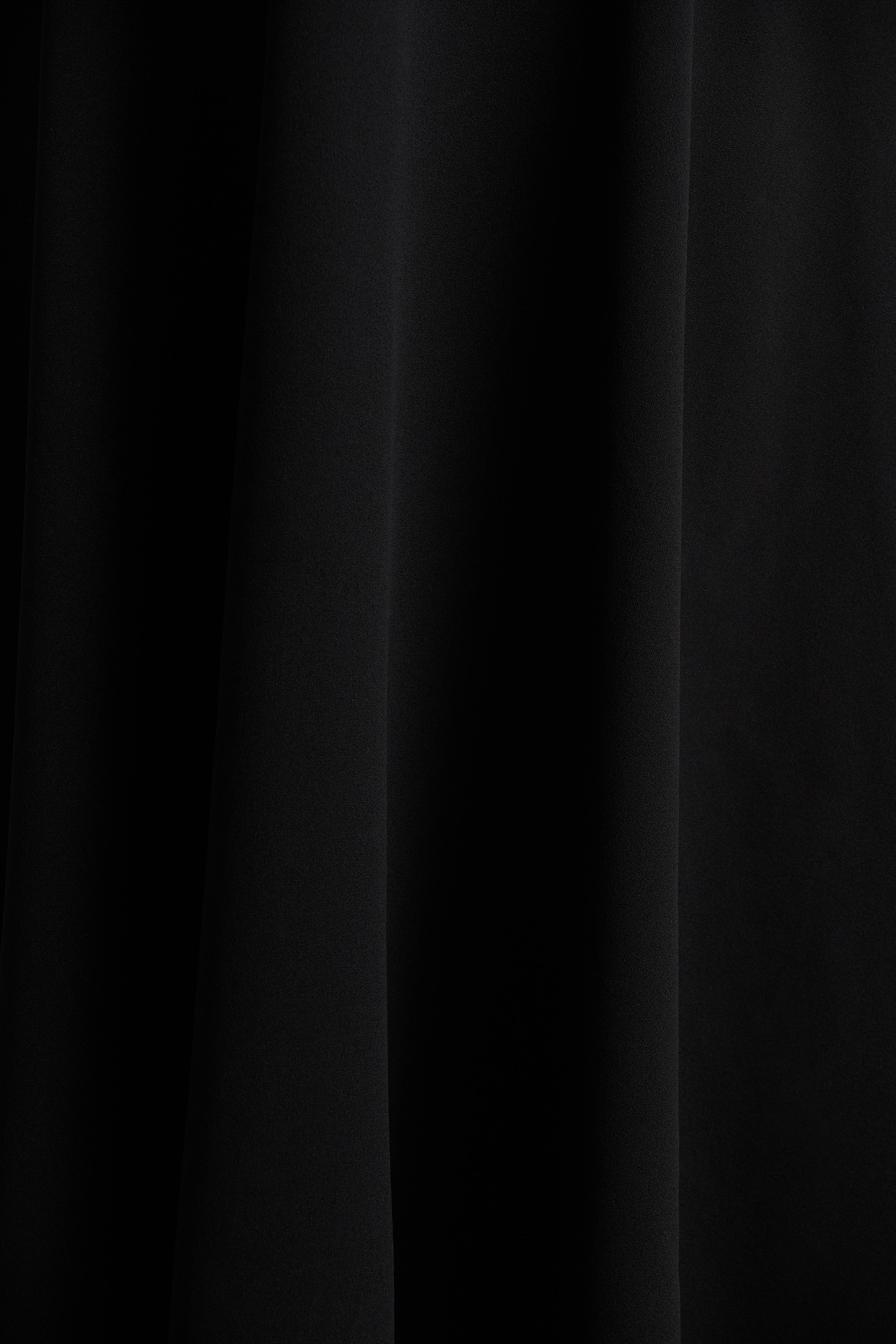Andromeda | Black Sweetheart-Neck Midi Dress